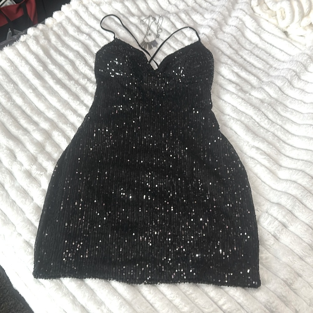 Vestido negro de lentejuelas